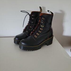 Dr Martens Leona Boot